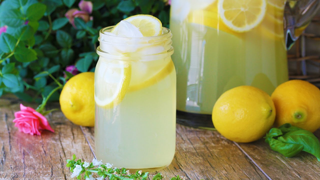 How to Make Home-made Lemonade Using Real Lemons