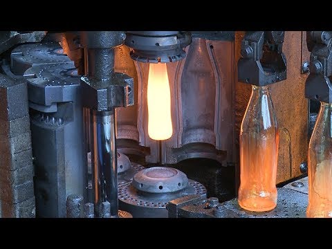 The manufacturing process of a glass bottle, Machines and Industry
